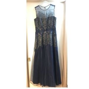 SHOW STOPPER! Beautiful special occasion dress. 14